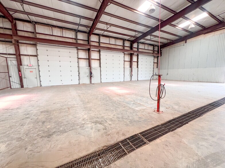 More Photos Of 8511 W Interstate 20, Midland Warehouse For Lease