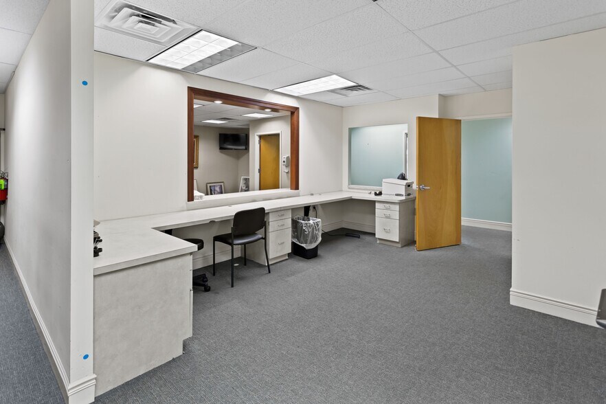 More Photos Of 21 Industrial Blvd, Paoli Medical For Lease