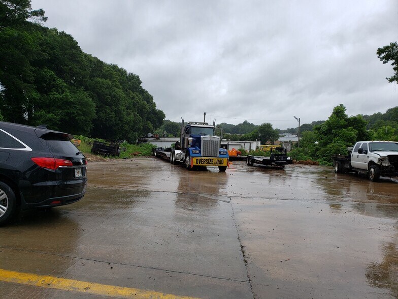 More Photos Of 1130 Donald Lee Hollowell Pky NW, Atlanta Warehouse For Lease