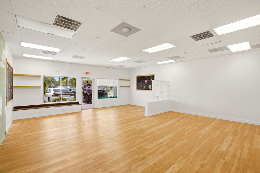 More Photos Of 12951 Metro Pkwy, Fort Myers Unknown For Lease