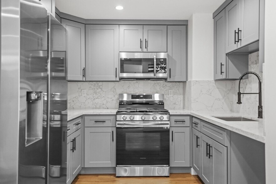 More Photos Of 2001 Penmar Ave, Venice Apartments For Sale