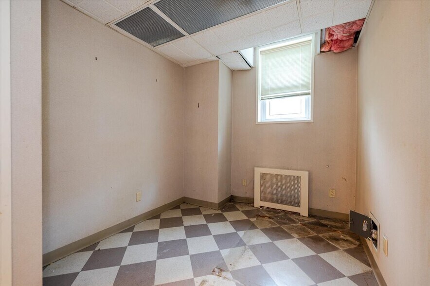 More Photos Of 195 N Village Ave, Rockville Centre Office For Sale