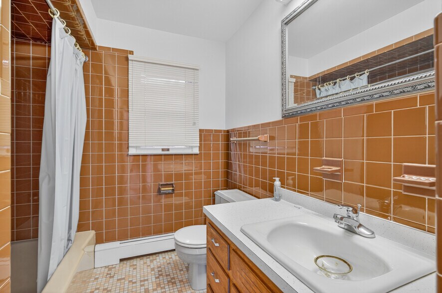 More Photos Of 202 Woodland Dr, Lincroft Veterinarian Kennel For Sale