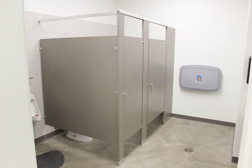 More Photos Of 1710 Gregory Avenue Ext, Sunnyside General Retail For Sale