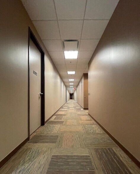 More Photos Of 28160 W Northwest Hwy, Lake Barrington Office For Lease