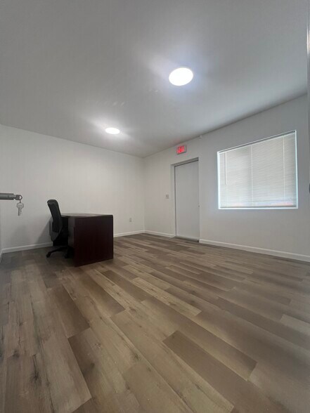 More Photos Of 920 W 19th St, Hialeah Warehouse For Sale