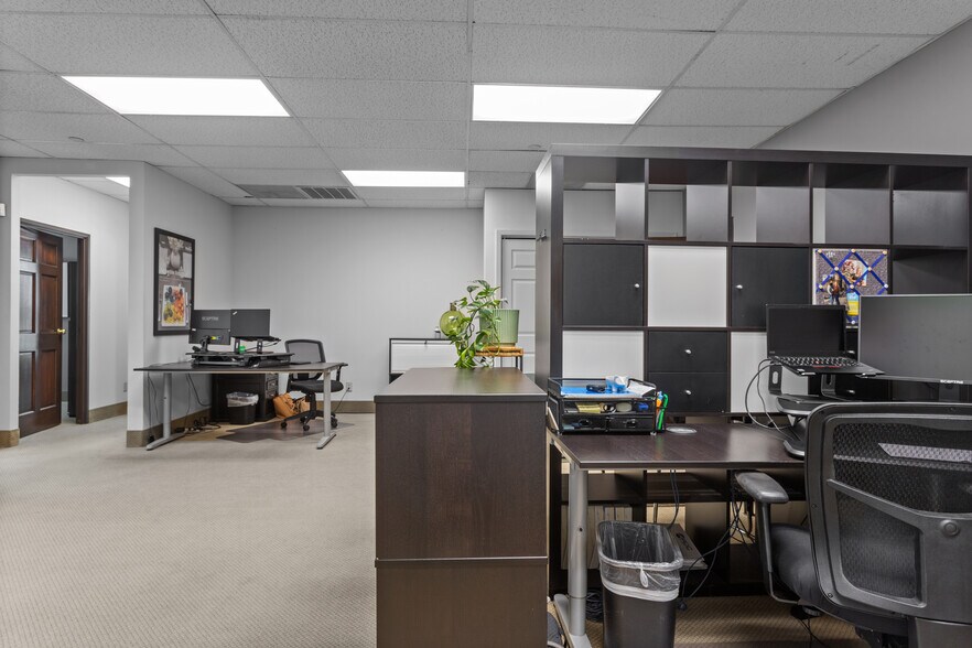 More Photos Of 17734 Preston Rd, Dallas Office For Sale