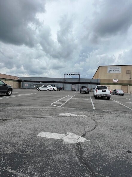 More Photos Of 400 Direct Connection Dr, Rossville Freestanding For Lease