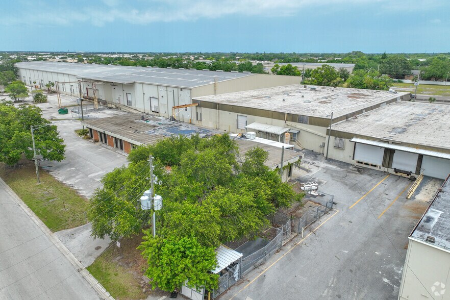 More Photos Of 6750 N Bryan Dairy Rd, Seminole Distribution For Sale