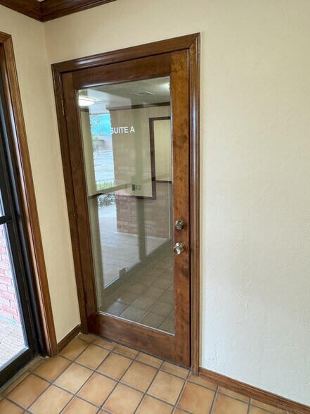 More Photos Of 1617 Greenbriar Pl, Oklahoma City Office For Lease