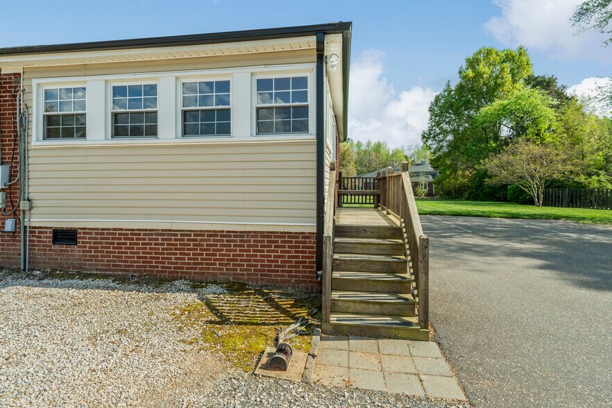 More Photos Of 2310 Concord Lake Rd, Kannapolis Office Residential For Lease