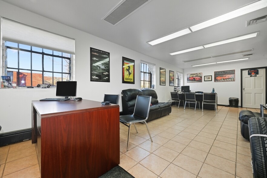 More Photos Of 11 Lucon Dr, Deer Park Showroom For Sale