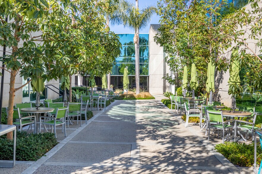 More Photos Of 9440 Carroll Park Dr, San Diego Research And Development For Lease