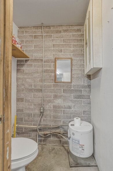 More Photos Of 391 Wine Country Rd, Prosser Freestanding For Sale