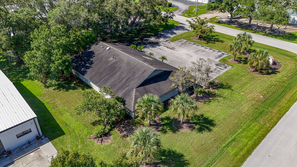 More Photos Of 1725 Barber Rd, Sarasota Office For Sale