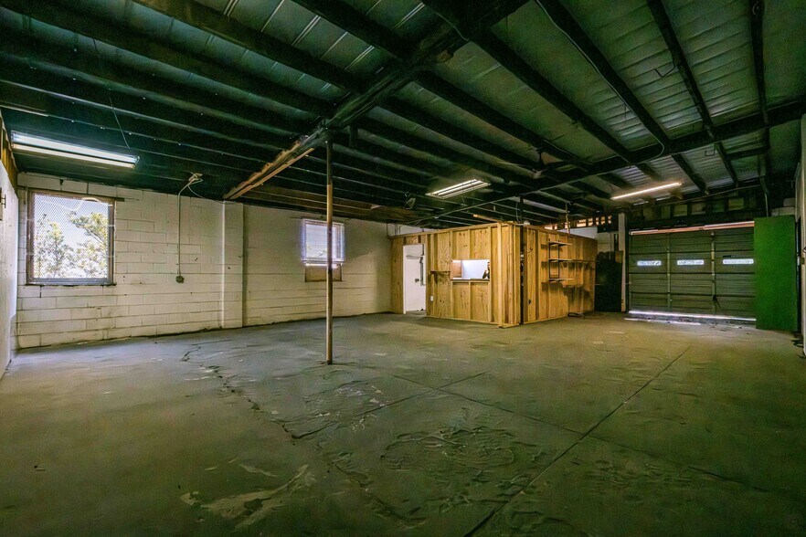 More Photos Of 711 Tattnall st, Savannah Light Distribution For Sale