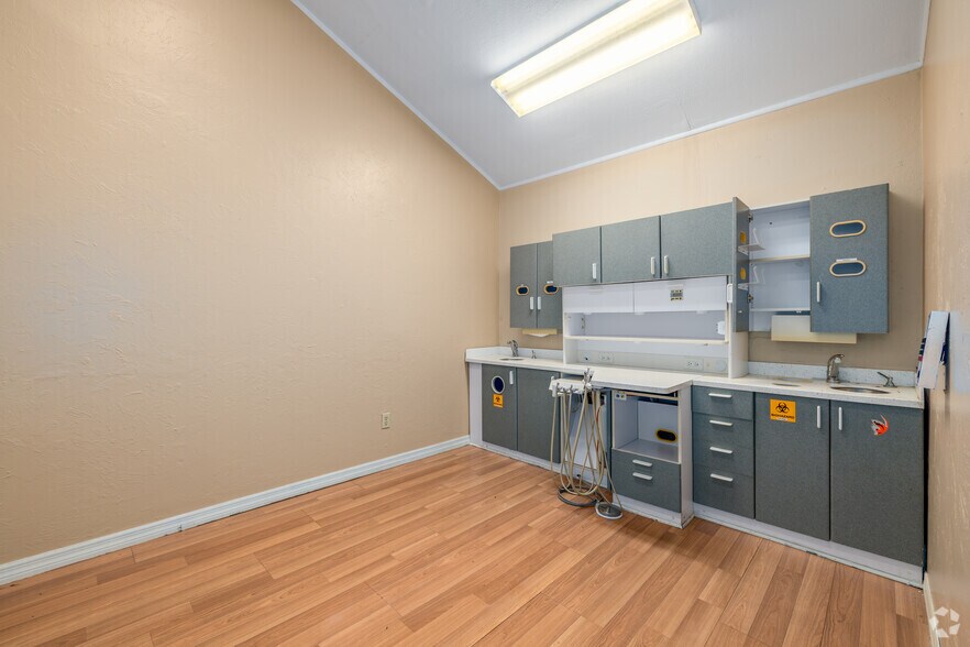 More Photos Of 1230 NW 9th Ave, Gainesville Medical For Sale