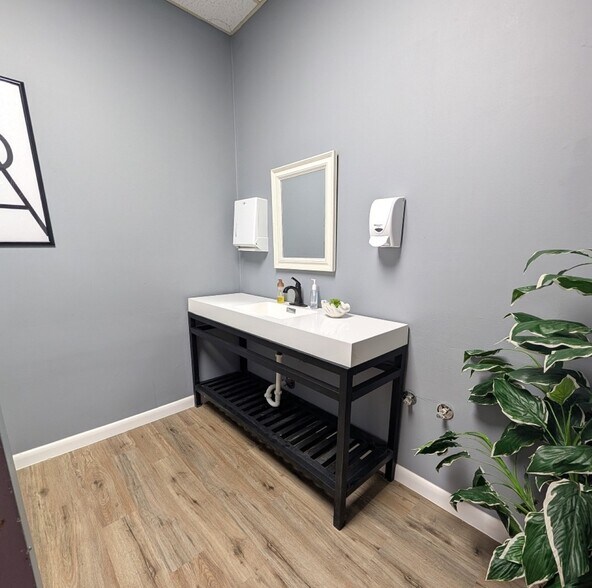 More Photos Of 400 W Methvin St, Longview Office For Sale