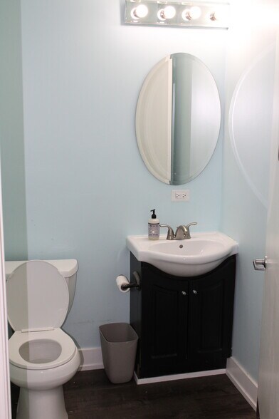 More Photos Of 4407 N Hazel St, Chicago Apartments For Lease