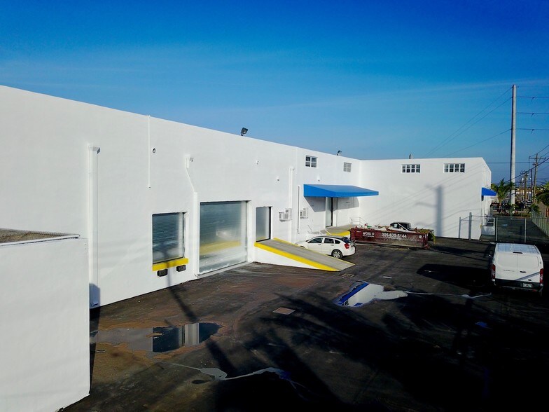 More Photos Of 3500 NW 71st St, Miami Warehouse For Lease