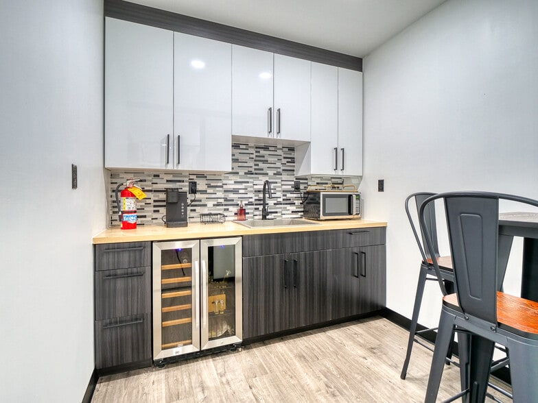 More Photos Of 10850 Pearl Rd, Strongsville Office For Sale