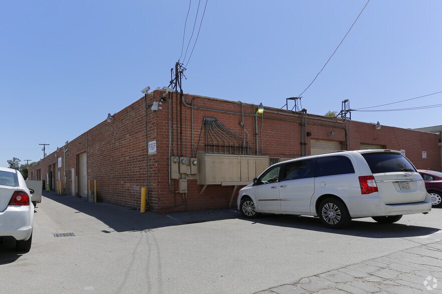 More Photos Of 15115 Califa St, Van Nuys Warehouse For Lease