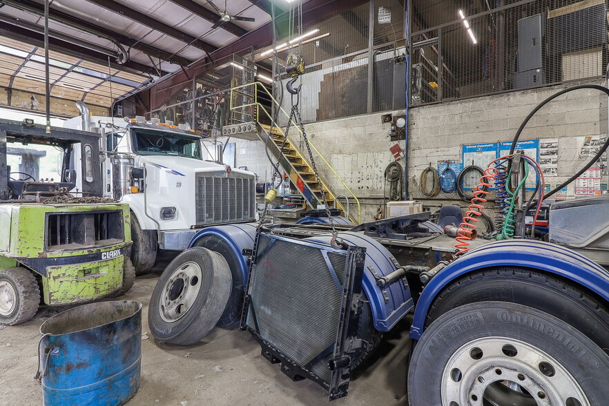 More Photos Of 17735 Chappel Ave, Lansing Industrial For Sale