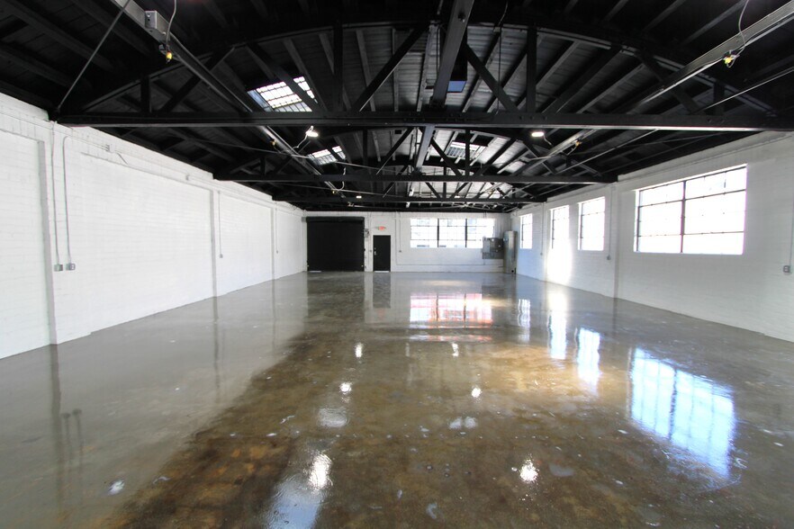 More Photos Of 521 Commercial St, Glendale Warehouse For Lease