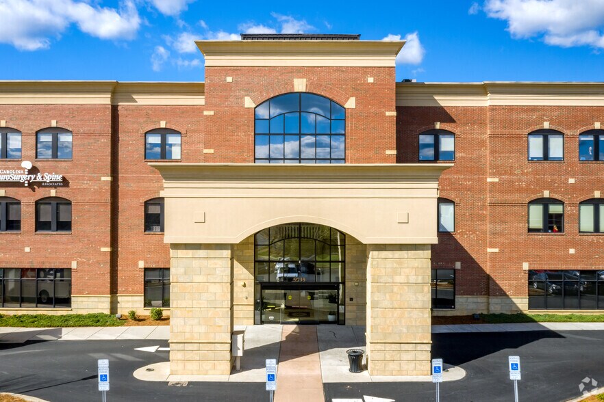 More Photos Of 9735 Kincey Ave, Huntersville Medical For Lease