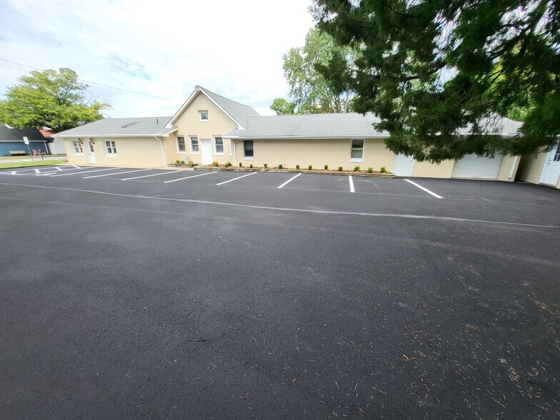 More Photos Of 320 Glebe Rd, Easton Office For Sale