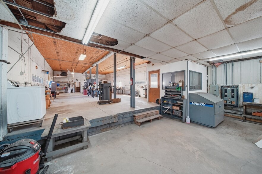 More Photos Of 208 Irwin St, Brooklyn Manufacturing For Sale