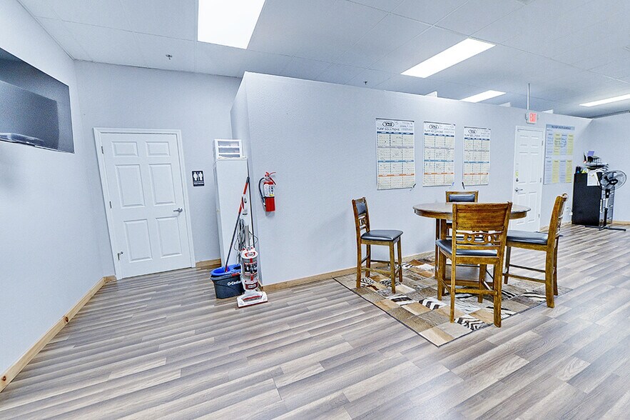 More Photos Of 715 S Easy St, Lecanto Manufacturing For Lease