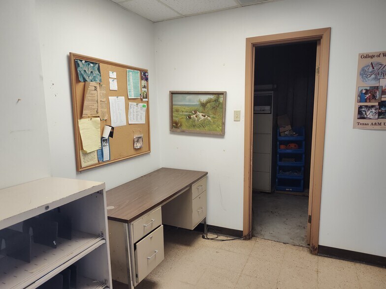 More Photos Of 1703 Blue Bell Rd., Brenham Warehouse For Sale