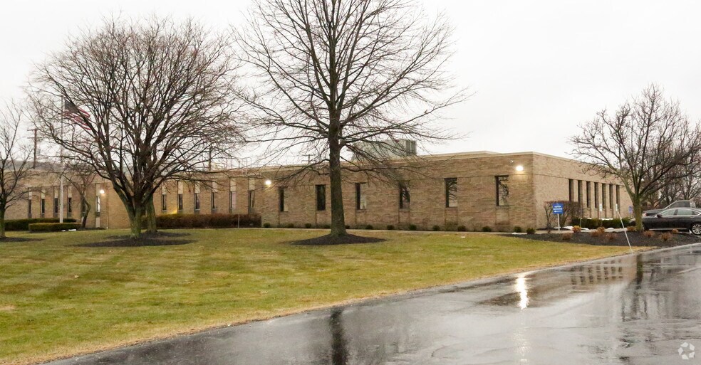 More Photos Of 6262 Cochran Rd, Solon Flex For Sale