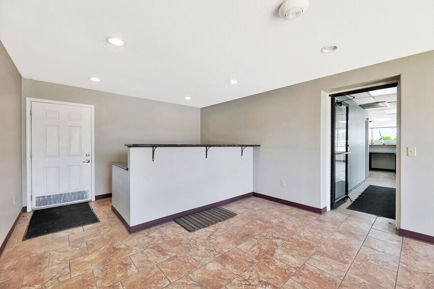 More Photos Of 11209 W Kellogg, Wichita Auto Dealership For Sale