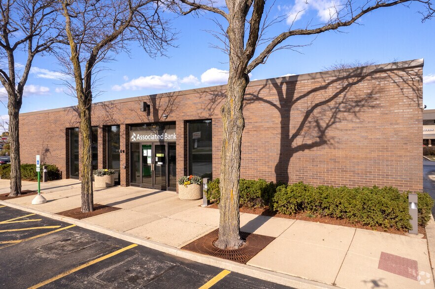 More Photos Of 29 Crystal Lake Plz, Crystal Lake Unknown For Lease