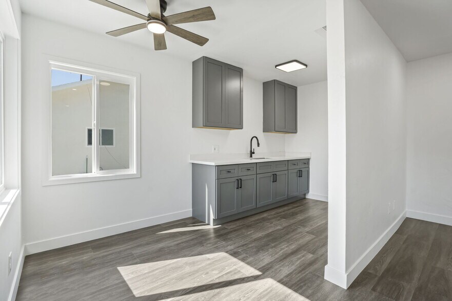 More Photos Of 925 W 84th St, Los Angeles Apartments For Sale