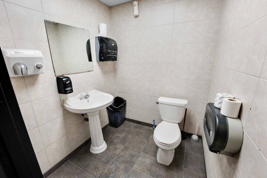 More Photos Of 231 St Paul St W, St Catharines General Retail For Sale