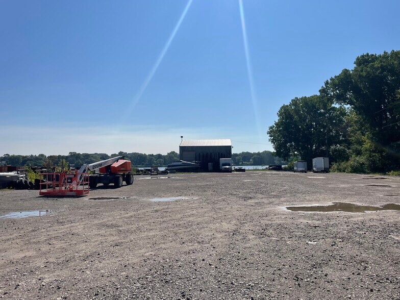 More Photos Of 200 9th St, Green Bay Warehouse For Lease
