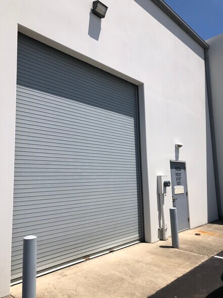 More Photos Of 9042 Hornbaker Rd, Manassas Industrial For Lease