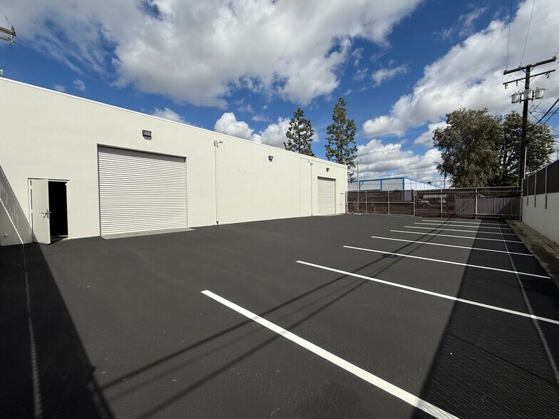 More Photos Of 1405 N Baxter St, Anaheim Warehouse For Sale