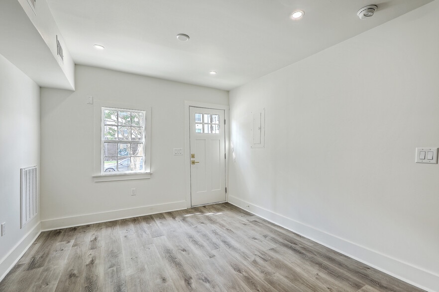More Photos Of 68 Lee St, Charleston Apartments For Sale