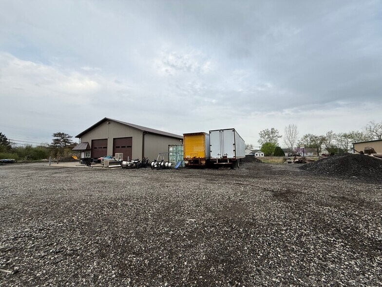 More Photos Of 12020 Telegraph, Carleton Industrial For Lease