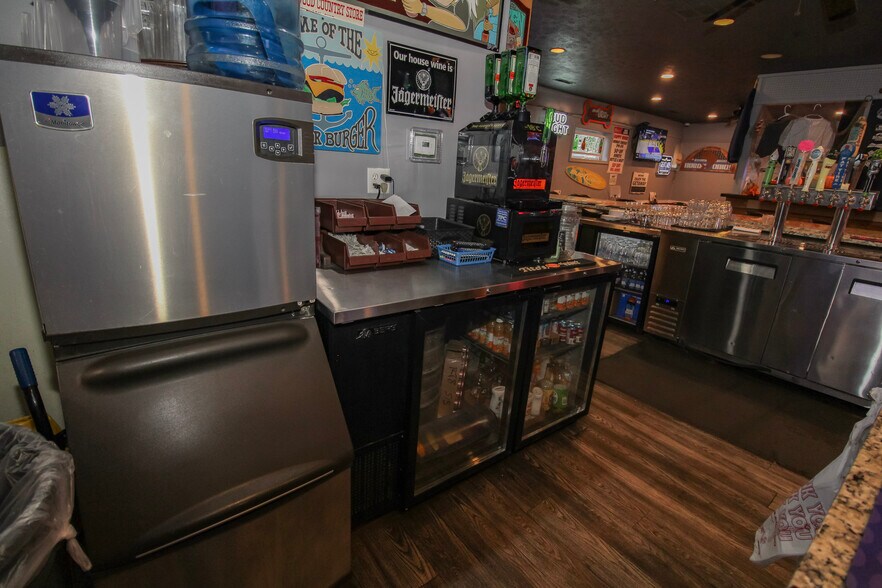 More Photos Of 54 McKinley St, Huron Bar For Sale