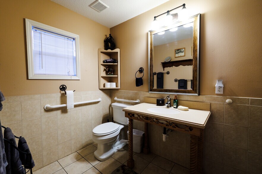 More Photos Of 215 E French Ave, Orange City Hospitality For Sale