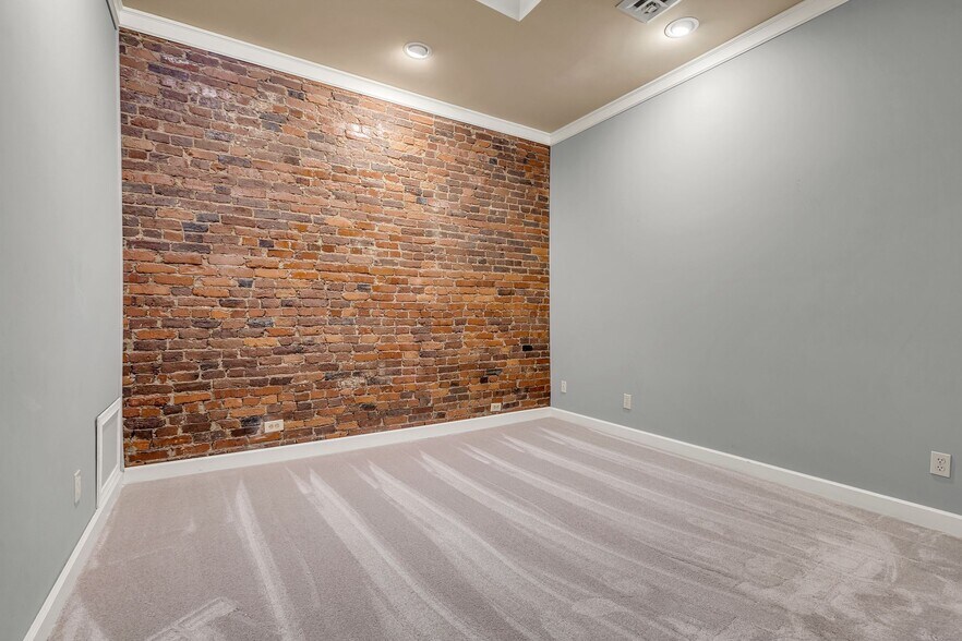 More Photos Of 424 Main St, Franklin General Retail For Sale