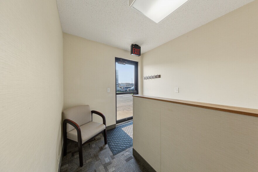 More Photos Of 152 E Pearl St, Owatonna Office For Sale
