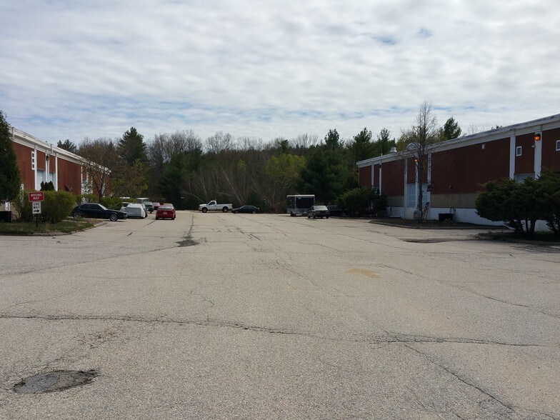 More Photos Of 3 Robinson Rd, Bow Light Distribution For Lease