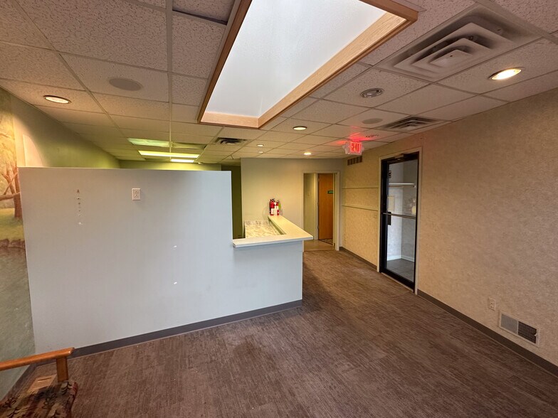 More Photos Of 370 White Spruce Blvd, Rochester Office For Sale