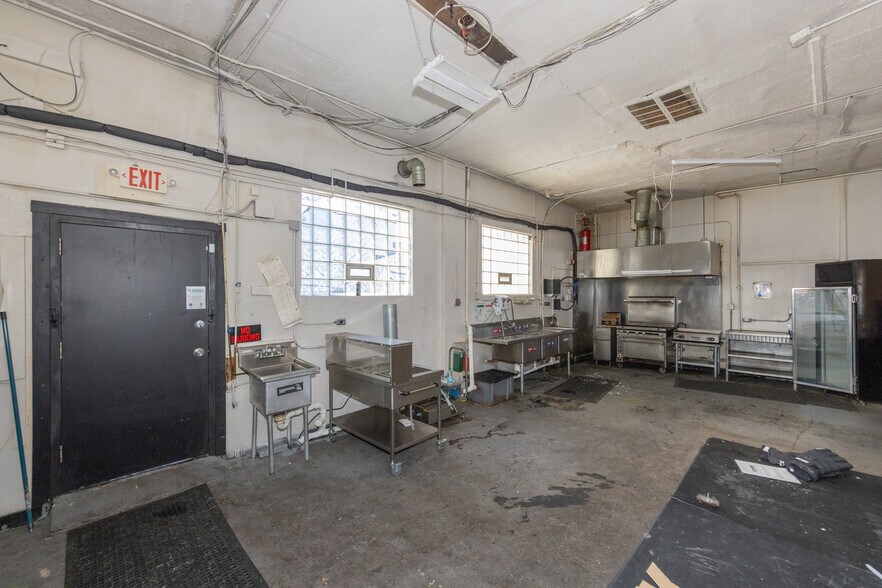 More Photos Of 2078-2080 S Taylor Rd, Cleveland Storefront For Sale